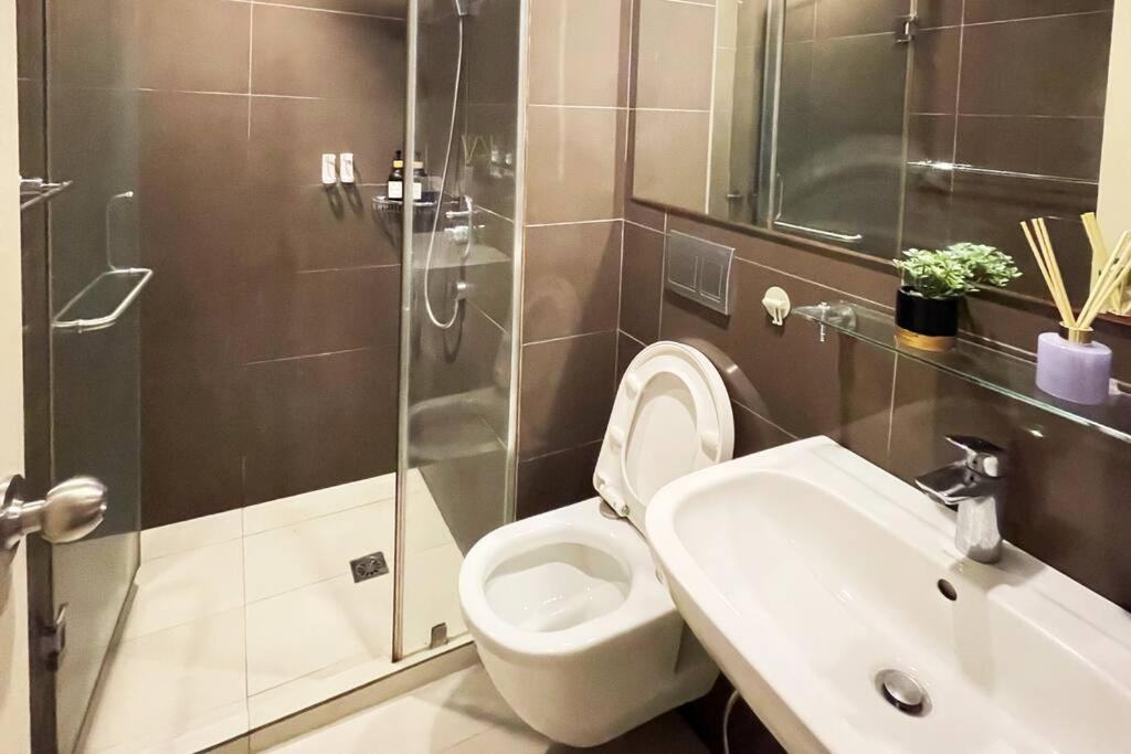 Апартаменты The Serene Escape Rockwell Makati City View 1Br Манила Экстерьер фото