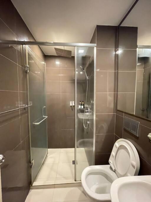 Апартаменты The Serene Escape Rockwell Makati City View 1Br Манила Экстерьер фото