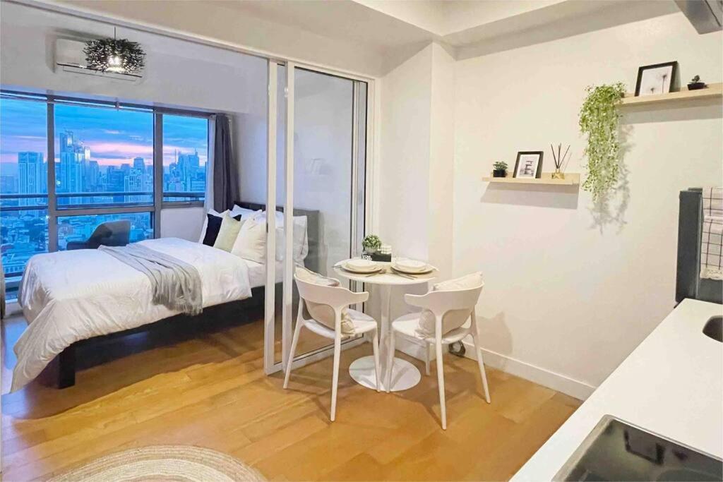 Апартаменты The Serene Escape Rockwell Makati City View 1Br Манила Экстерьер фото